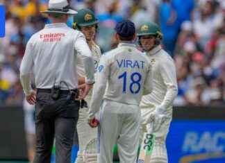 Kohli Supports Aussie Debutant as Konstas Shakes Up India in MCG kohli-supports-aussie-debutant-as-konstas-shakes-up-ndia-in-mcg