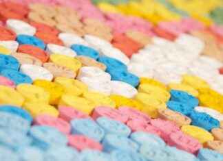 Mixing Alcohol with MDMA: Understanding the Risks mixing-alcohol-with-mdma-understanding-the-risks