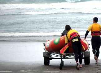 Bay of Plenty Lifeguards Face Busy Day with 27 Kayakers Swept Out to Sea and Shark Sighting bay-of-plenty-lifeguards-face-busy-day-with-27-kayakers-swept-out-to-sea-and-shark-sighting