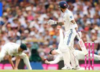 Controversial Catch Call Saves Virat Kohli from Golden Duck at SCG controversial-catch-call-saves-virat-kohli-from-golden-duck-at-scg