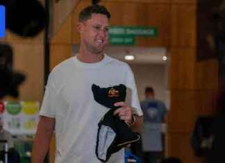 Cricket Legend Shane Warne’s Baggy Green Hat Soaked in Beer, Ready for Auction cricket-legend-shane-warnes-baggy-green-hat-soaked-in-beer-ready-for-auction