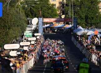Cyclist Injured in Tour Down Under Crash: Fan Hospitalized cyclist-njured-in-tour-down-under-crash-fan-hospitalized