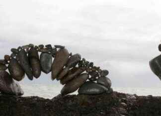 Gravity-Defying Rock Sculptures: Capturing the Magical Moment gravity-defying-rock-sculptures-capturing-the-magical-moment