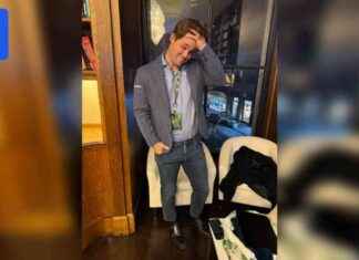 Magnus Carlsen Returns to Chess Championship in Jeans magnus-carlsen-returns-to-chess-championship-in-jeans