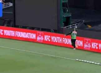Maxwell’s Spectacular Catch Earns Praise in Big Bash League Victory maxwells-spectacular-catch-earns-praise-in-big-bash-league-victory