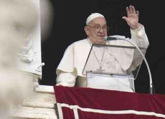 Pope Francis Appoints First Female Leader of Major Vatican Office pope-francis-appoints-first-female-leader-of-major-vatican-office