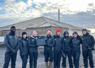 Artefact Returned to Scott’s Discovery Hut in Antarctica artefact-returned-to-scotts-discovery-hut-in-antarctica