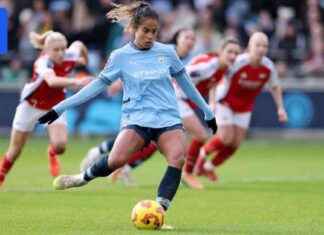 Fowler scores twice in Manchester City loss to Arsenal fowler-scores-twice-in-manchester-city-loss-to-arsenal