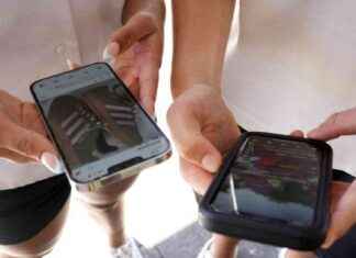 Study: Phone ban in schools ineffective for student health. study-phone-ban-in-schools-ineffective-for-student-health