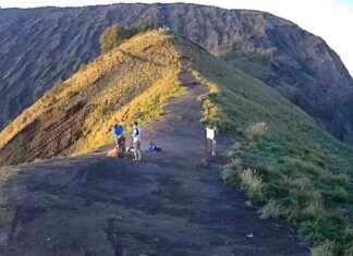 Australian Tourists Fined and Banned from Indonesian National Park australian-tourists-fined-and-banned-from-ndonesian-national-park