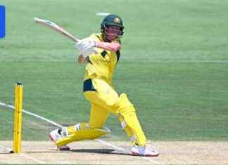 Mooney’s Century Denied in WPL Cricket mooneys-century-denied-in-wpl-cricket