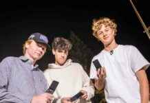 Disconnecting from Social Media: Why Teens are Embracing Brick Phones disconnecting-from-social-media-why-teens-are-embracing-brick-phones