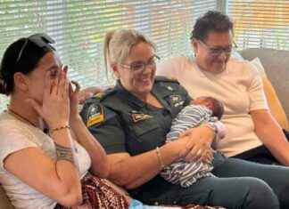 Emergency Dispatcher Assists in Delivering Baby Over the Phone emergency-dispatcher-assists-in-delivering-baby-over-the-phone